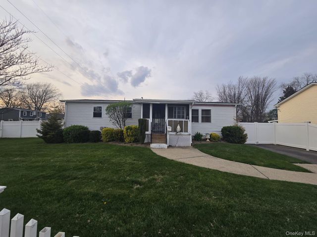 2 Ritter Avenue, Amityville, NY 11701