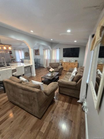 2 Ritter Avenue, Amityville, NY 11701