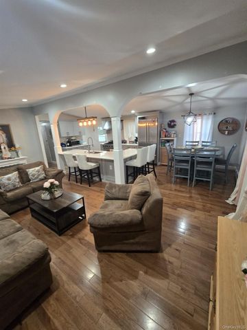 2 Ritter Avenue, Amityville, NY 11701