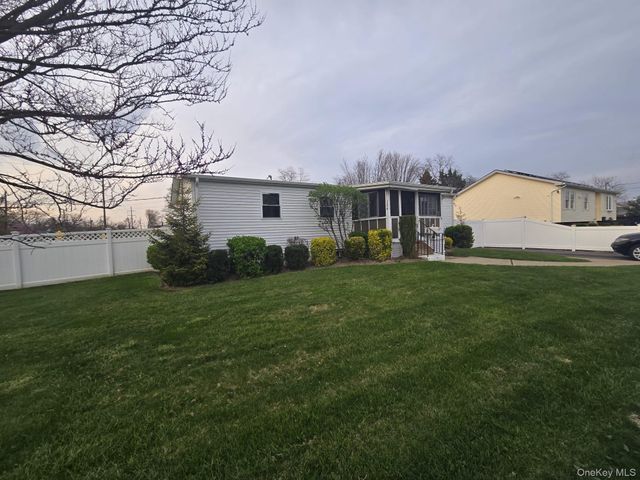 2 Ritter Avenue, Amityville, NY 11701