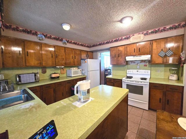 18970 W Fm 2790, Lytle, TX 78052