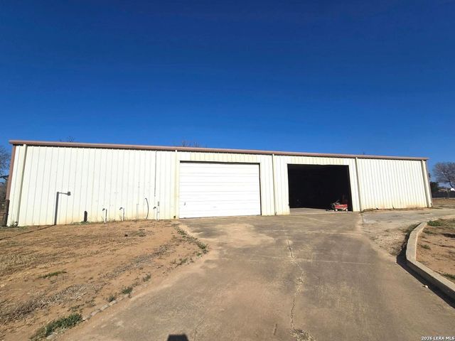 18970 W Fm 2790, Lytle, TX 78052