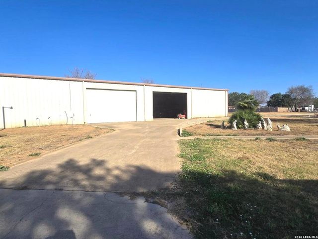 18970 W Fm 2790, Lytle, TX 78052
