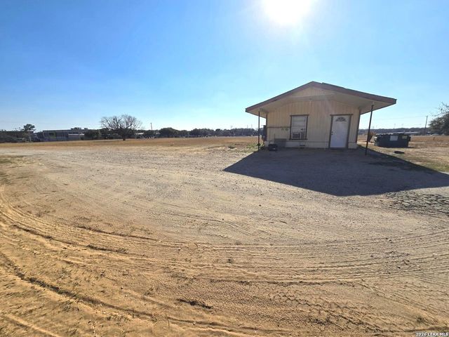 18970 W Fm 2790, Lytle, TX 78052