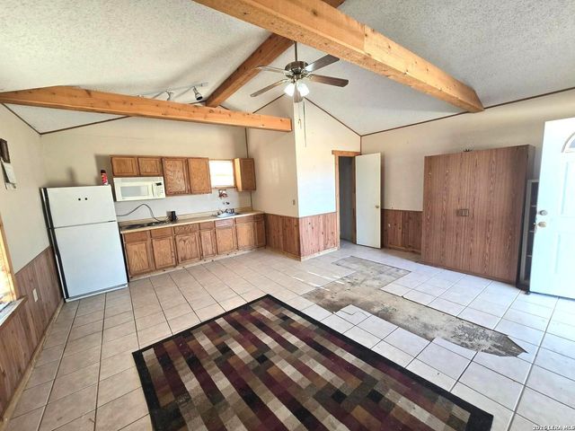 18970 W Fm 2790, Lytle, TX 78052