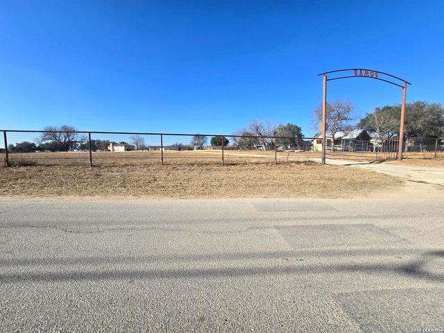 18970 W Fm 2790, Lytle, TX 78052