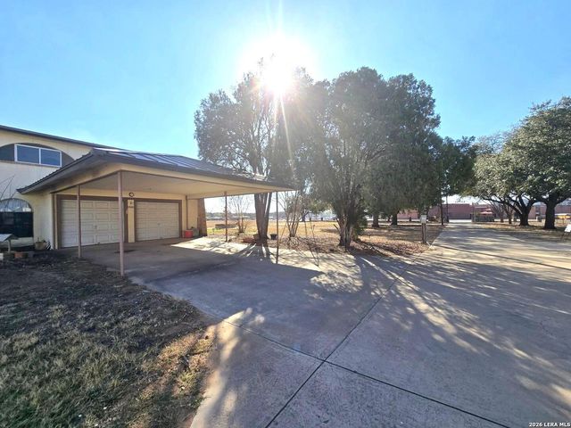 18970 W Fm 2790, Lytle, TX 78052