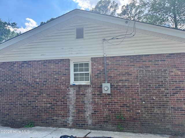 2410 Coggins Lane, Ayden, NC 28513