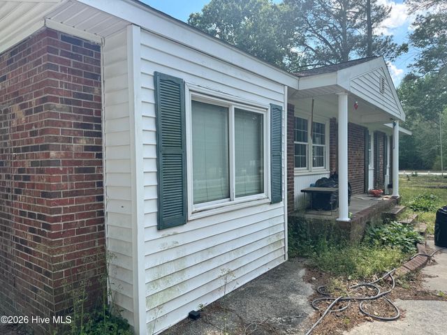 2410 Coggins Lane, Ayden, NC 28513