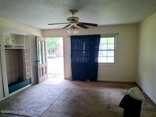 2410 Coggins Lane, Ayden, NC 28513