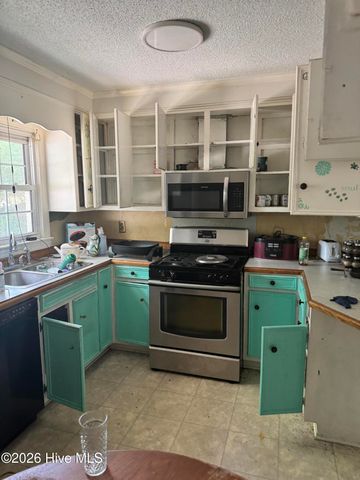 2410 Coggins Lane, Ayden, NC 28513