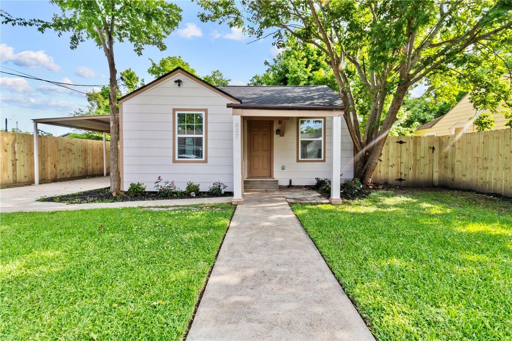 807 Aron Street, Baytown, TX 77520