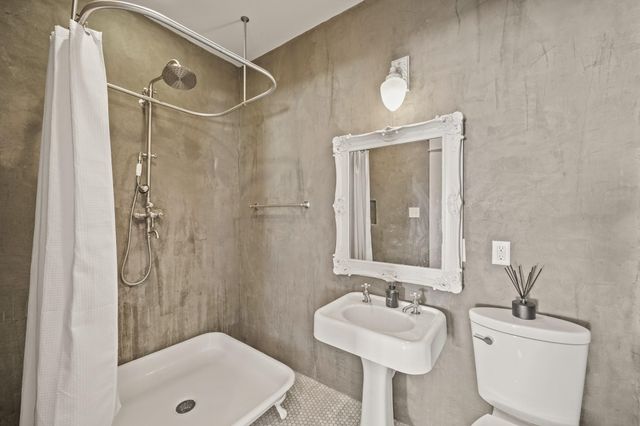 1016 Rutland Street, Houston, TX 77008