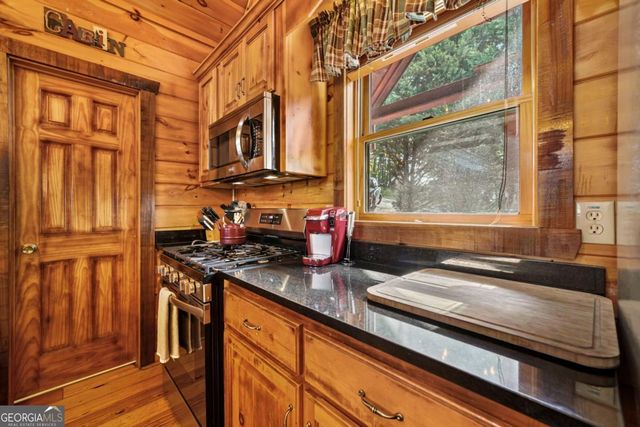 551 Amy Creek Circle, Ellijay, GA 30540