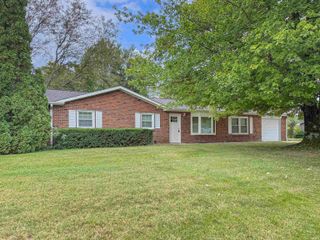 1273 W Clover Street, Jasper, IN 47546