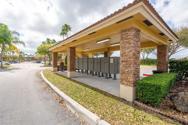 935 NE 33rd Ter 203, Homestead, FL 33033