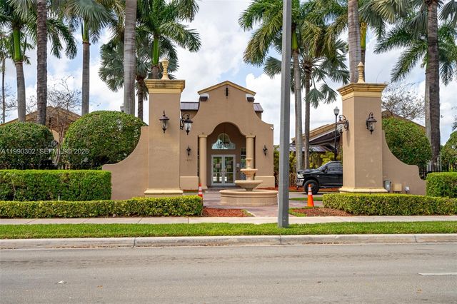 935 NE 33rd Ter 203, Homestead, FL 33033