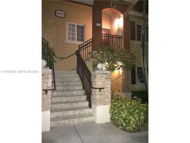 935 NE 33rd Ter 203, Homestead, FL 33033