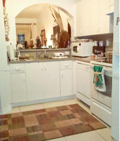 935 NE 33rd Ter 203, Homestead, FL 33033