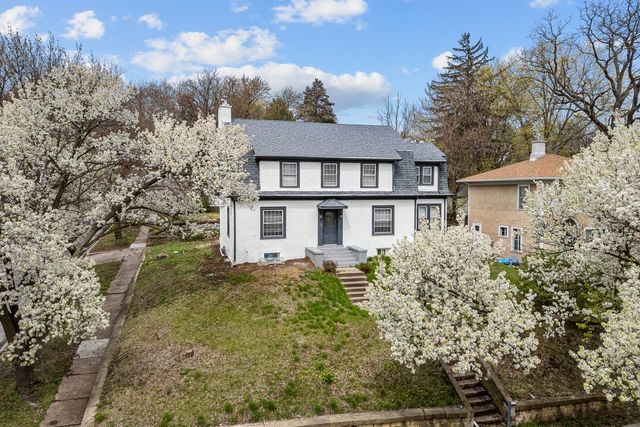 1200 E 9th Street, Davenport, IA 52803