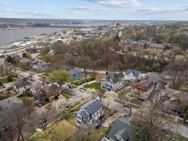 1200 E 9th Street, Davenport, IA 52803