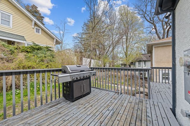 1200 E 9th Street, Davenport, IA 52803