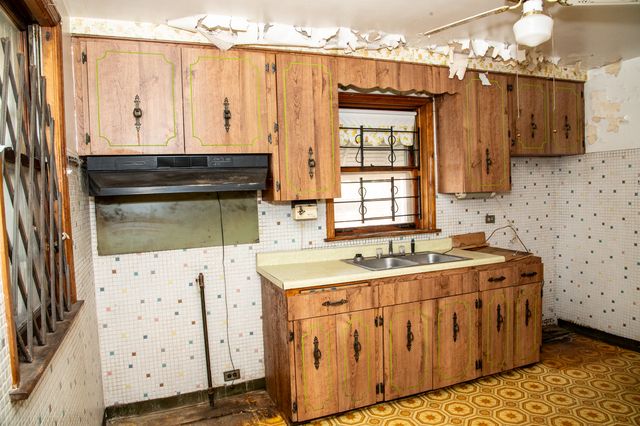 334 W 101st Place, Chicago, IL 60628