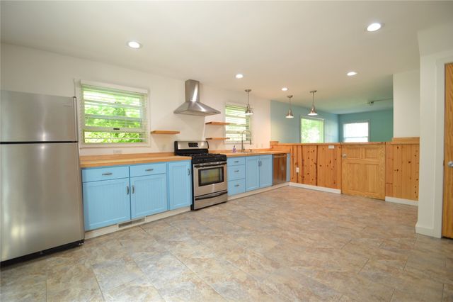 230 BEACHGROVE Drive, Erie, PA 16505