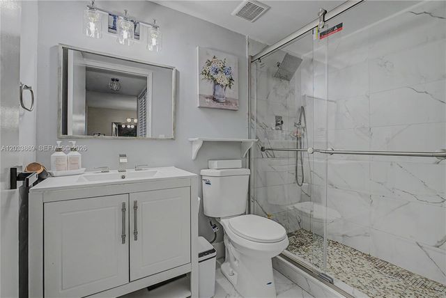 10227 NW 9th St Cir 206-3, Miami, FL 33172