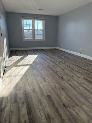 14 Saratoga Avenue 3, Pawtucket, RI 02861