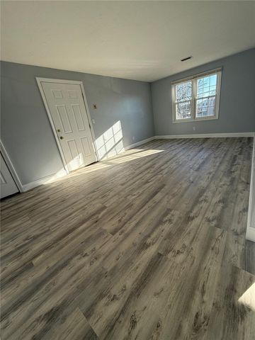 14 Saratoga Avenue 3, Pawtucket, RI 02861