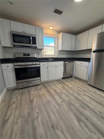 14 Saratoga Avenue 3, Pawtucket, RI 02861