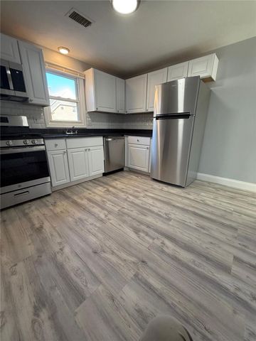 14 Saratoga Avenue 3, Pawtucket, RI 02861