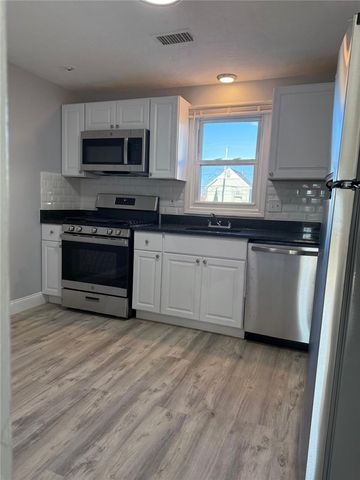 14 Saratoga Avenue 3, Pawtucket, RI 02861