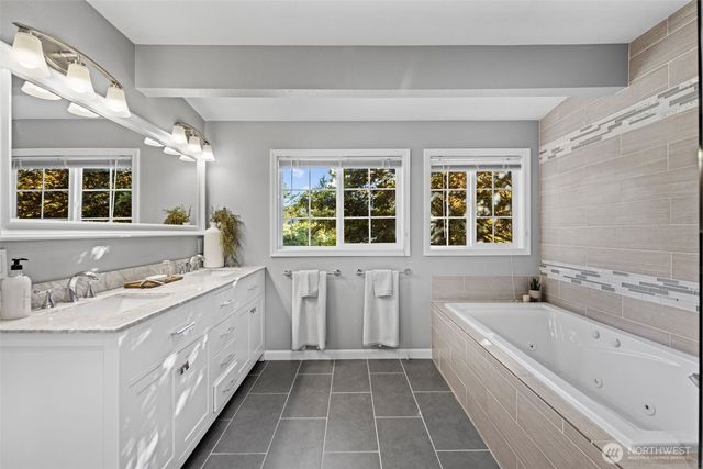618 NW 163rd Street, Shoreline, WA 98177