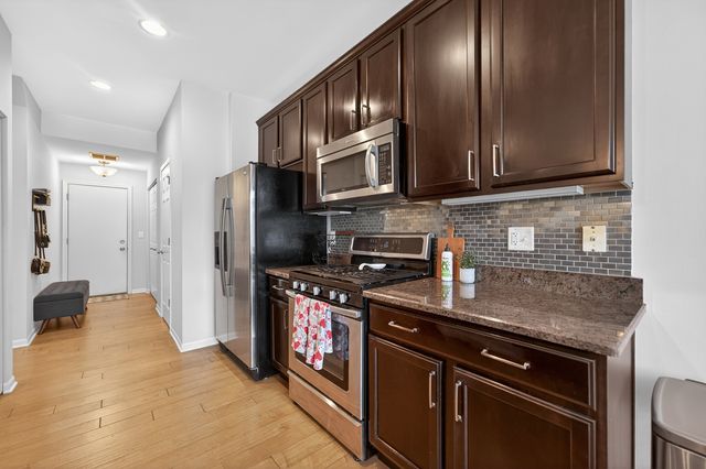 6N385 Whitmore Circle B, St. Charles, IL 60174