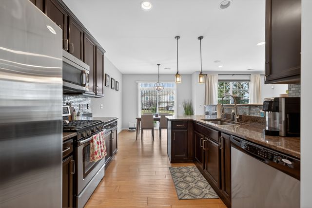 6N385 Whitmore Circle B, St. Charles, IL 60174