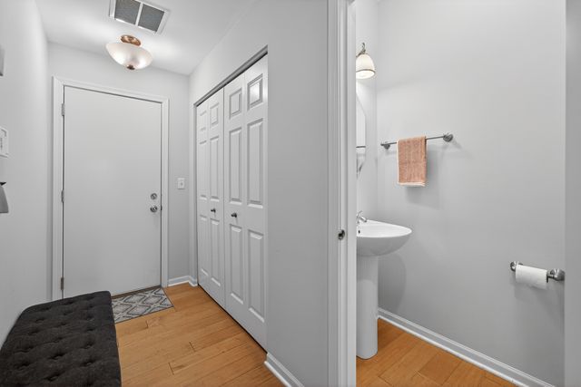 6N385 Whitmore Circle B, St. Charles, IL 60174