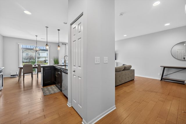 6N385 Whitmore Circle B, St. Charles, IL 60174