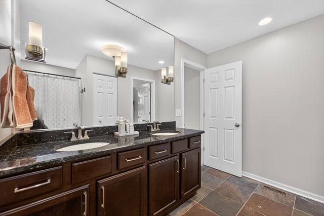 6N385 Whitmore Circle B, St. Charles, IL 60174