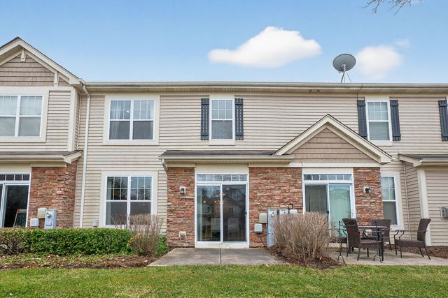 6N385 Whitmore Circle B, St. Charles, IL 60174