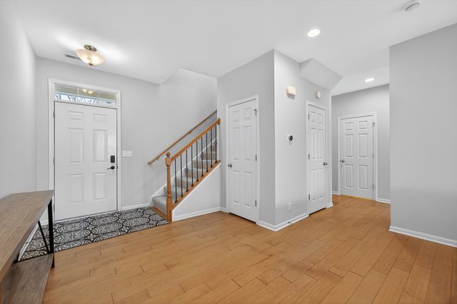 6N385 Whitmore Circle B, St. Charles, IL 60174