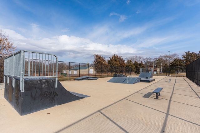 6N385 Whitmore Circle B, St. Charles, IL 60174