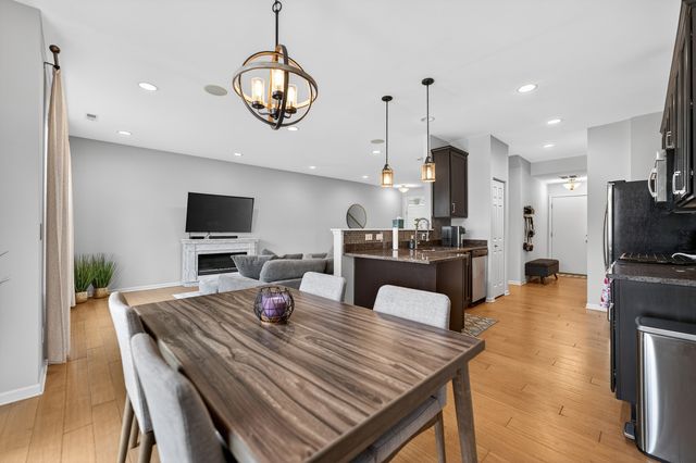 6N385 Whitmore Circle B, St. Charles, IL 60174