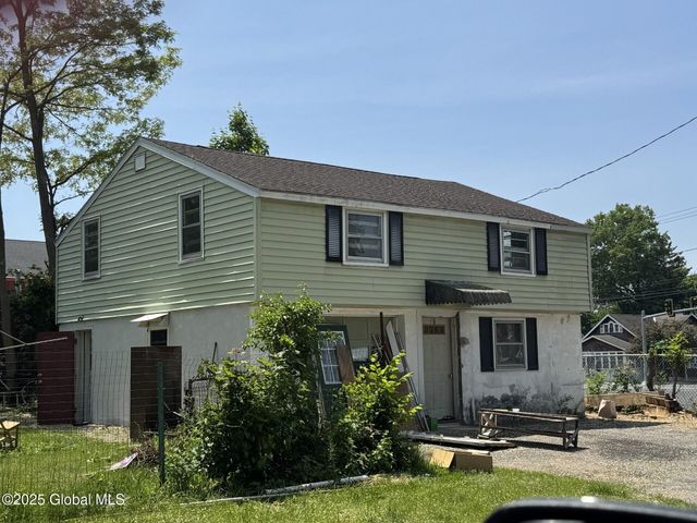 1001 3rd Street, Rotterdam, NY 12303