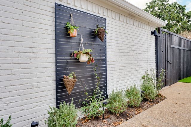 6423 Wrenwood Drive, Dallas, TX 75252