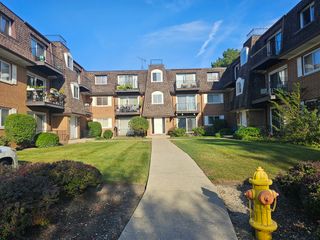 1903 Golf Road 1B, Mount Prospect, IL 60056
