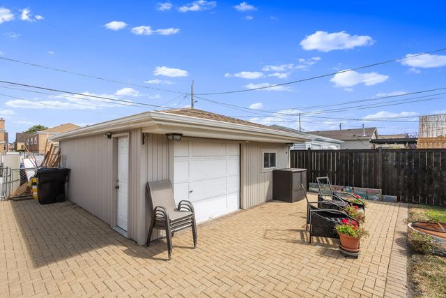 6045 S Narragansett Avenue, Chicago, IL 60638
