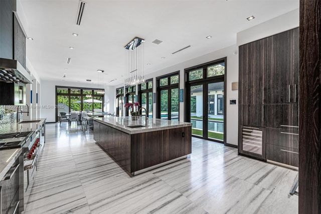 8961 SW 62nd Ct, Pinecrest, FL 33156