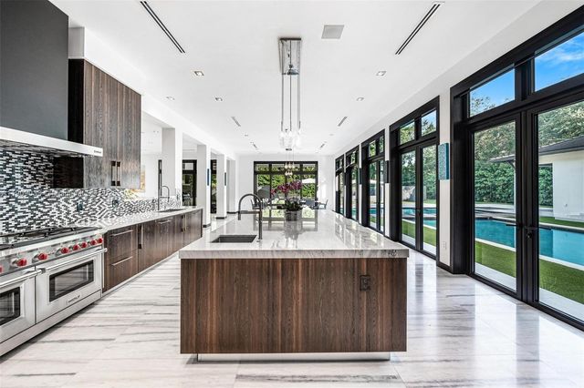 8961 SW 62nd Ct, Pinecrest, FL 33156